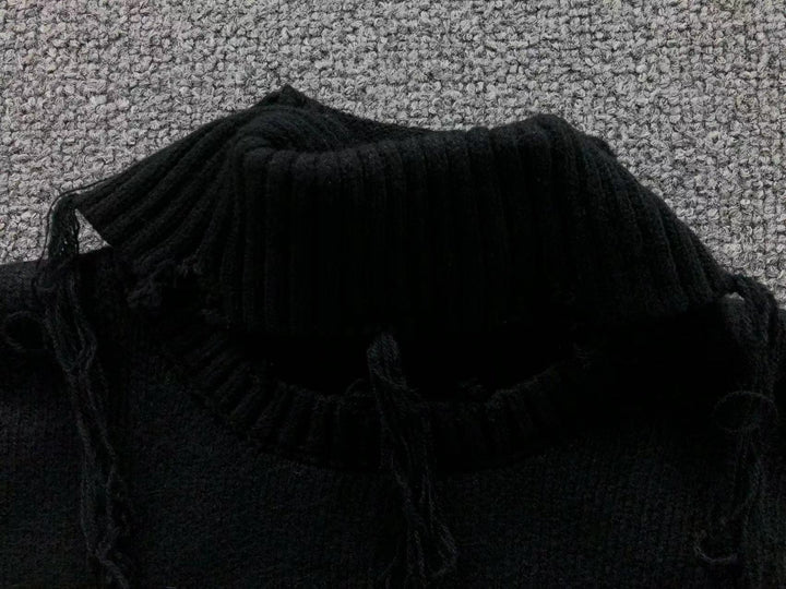 V - SWEATER