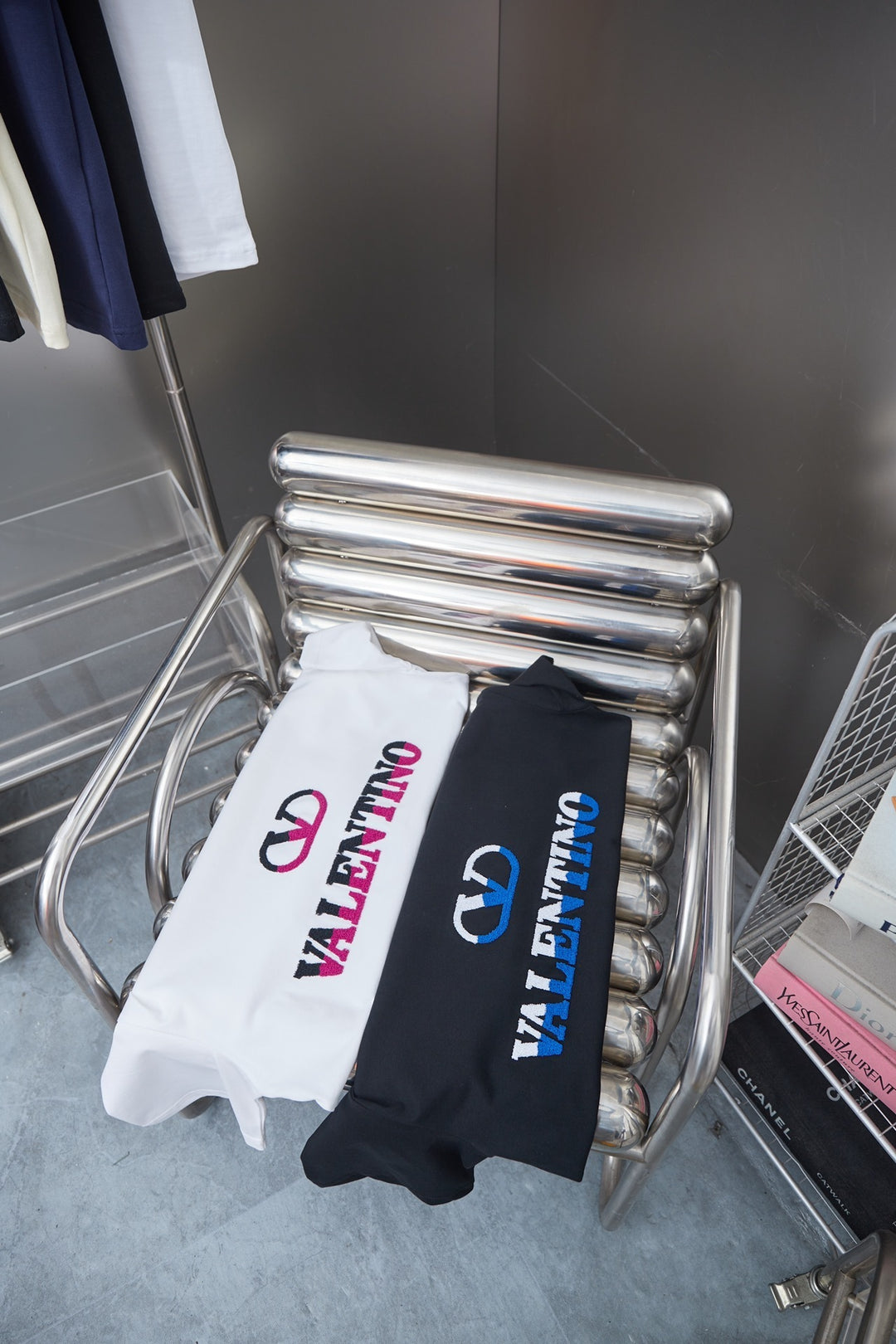 V - TSHIRT VIP