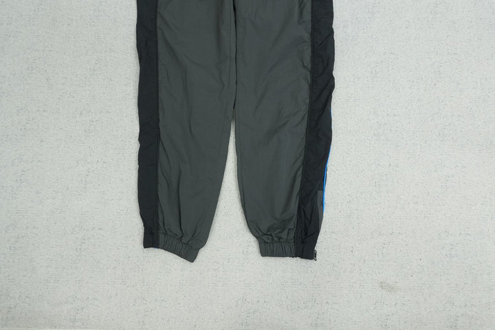 S - SWEATPANTS