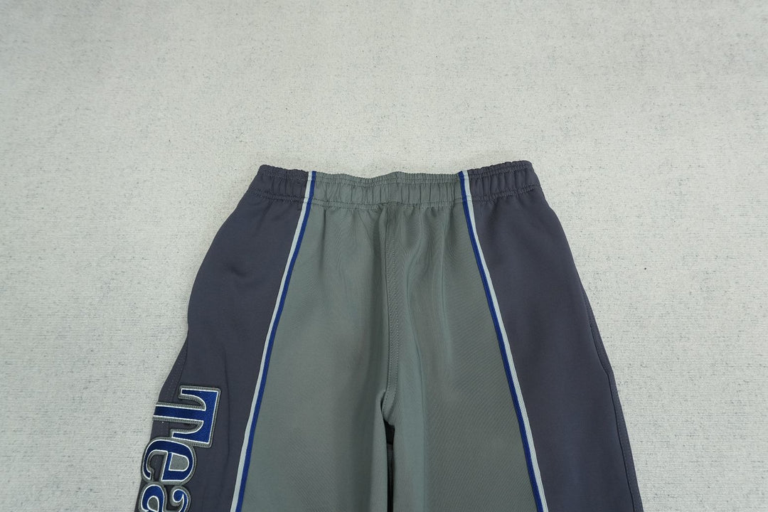 D - SWEATPANTS