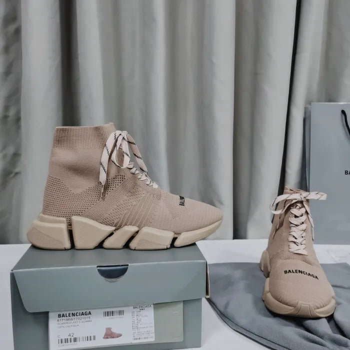 B - SNEAKERS