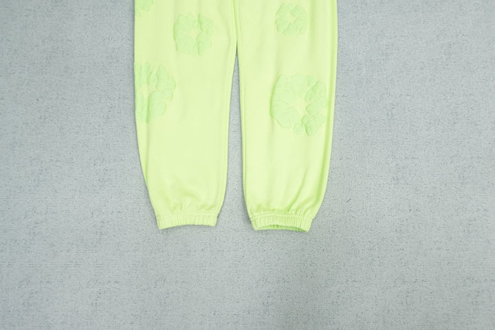 D - SWEATPANTS