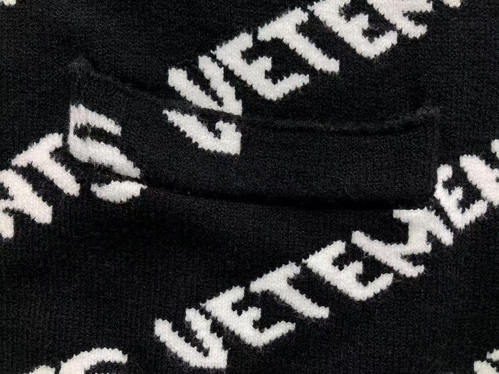 V - SWEATER