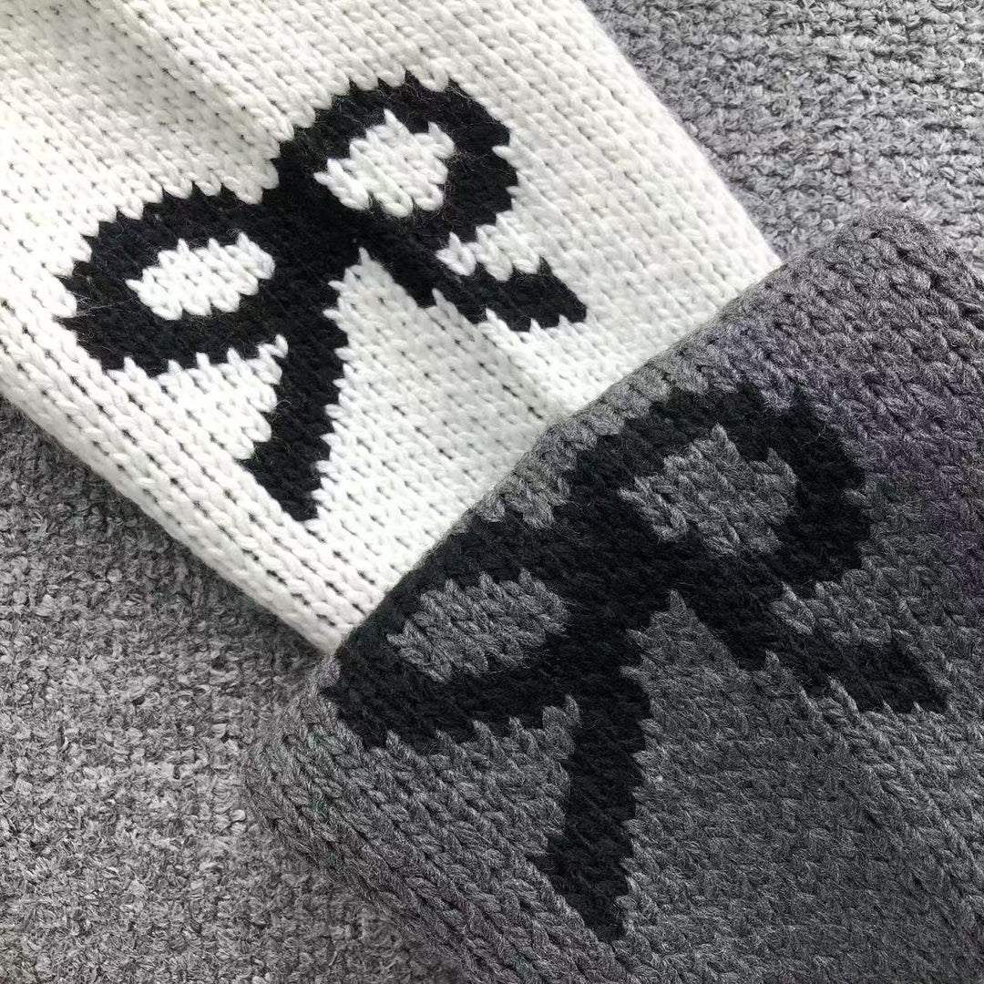 O - SWEATER