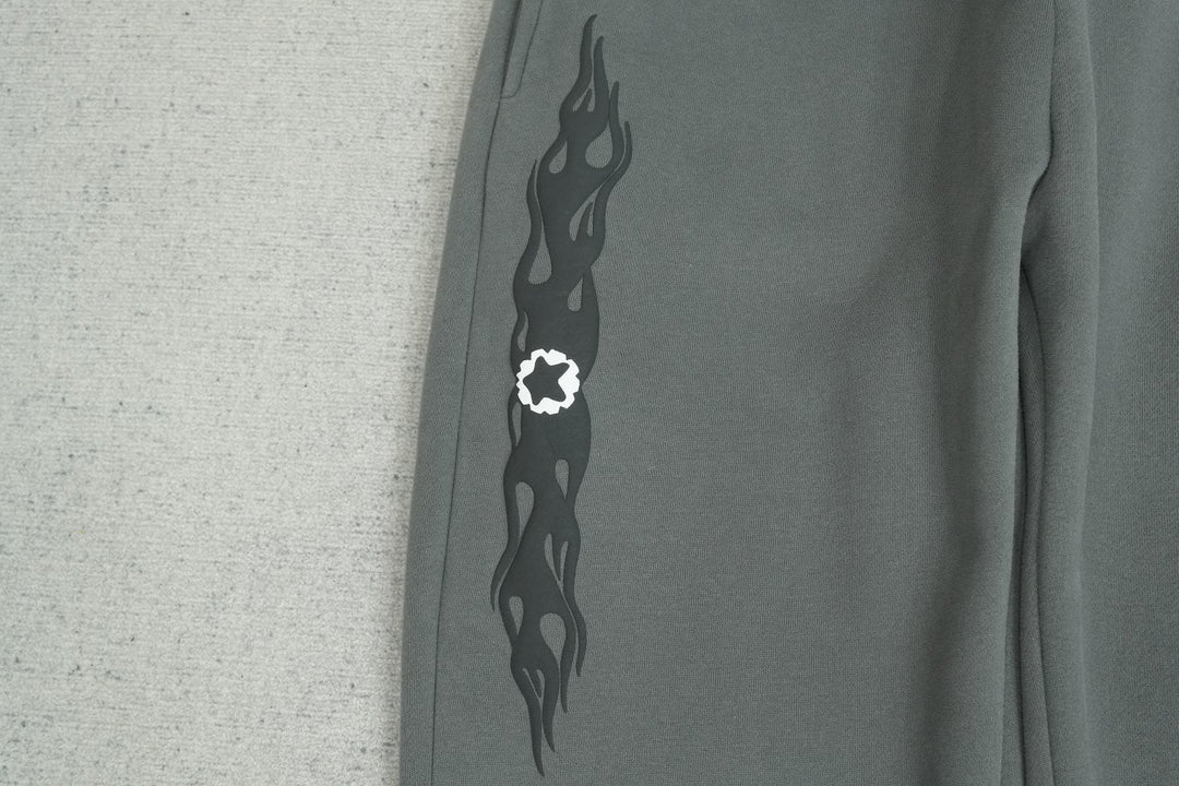 B - SWEATPANTS