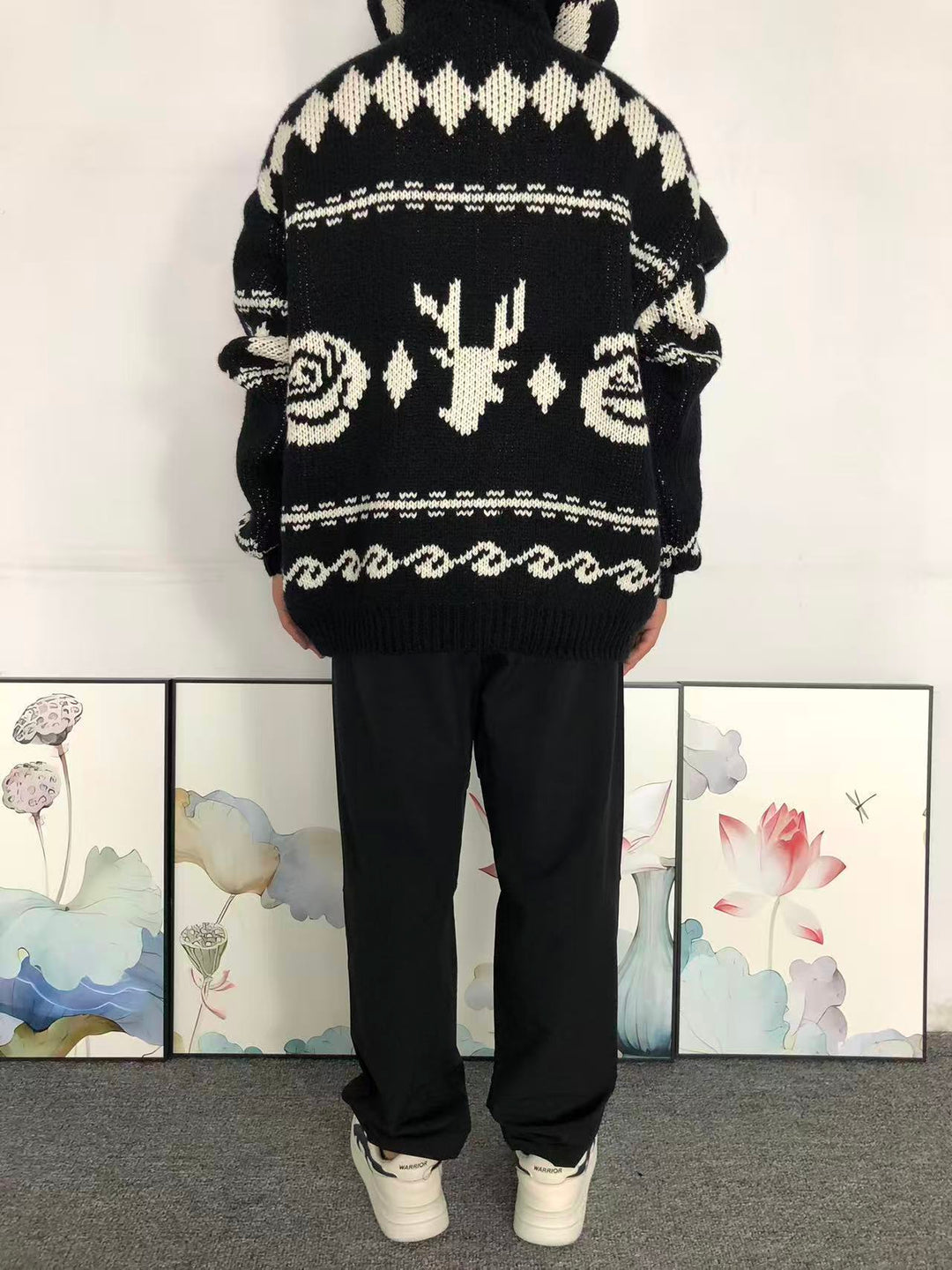 O - SWEATER