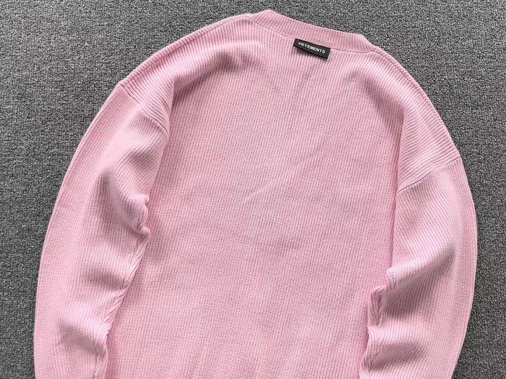 V - SWEATER