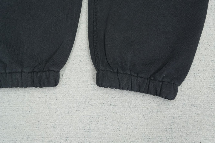 S - SWEATPANTS