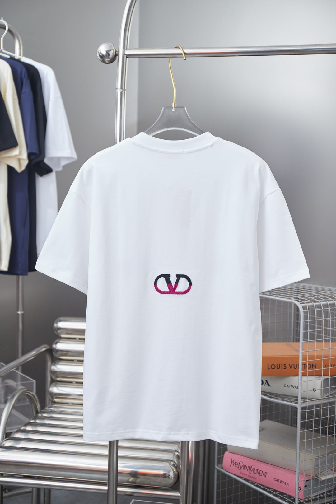 V - TSHIRT VIP
