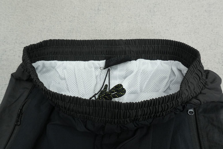 S - SWEATPANTS