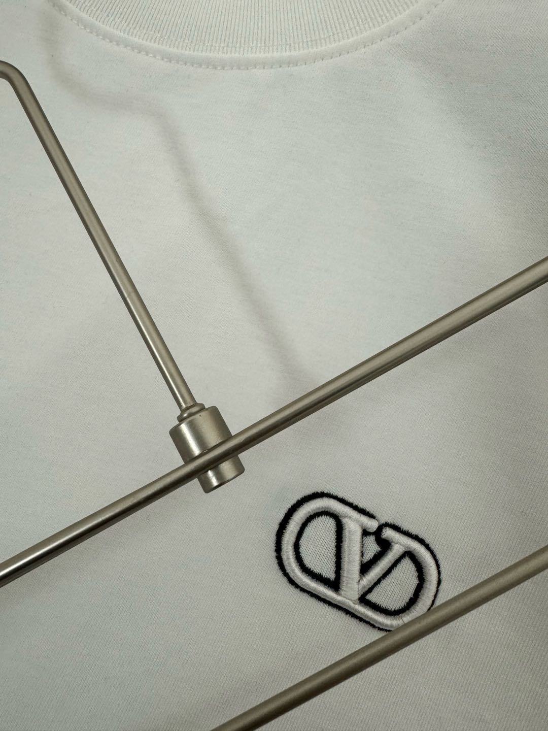 V - TSHIRT
