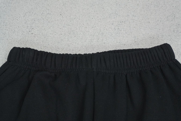 B - SWEATPANTS