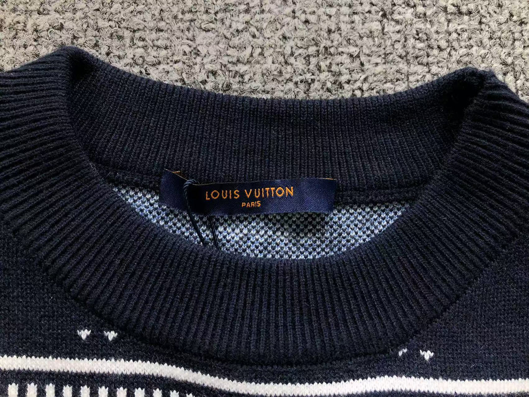 L - SWEATER