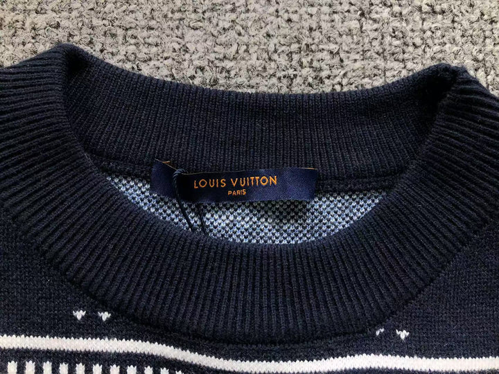 L - SWEATER