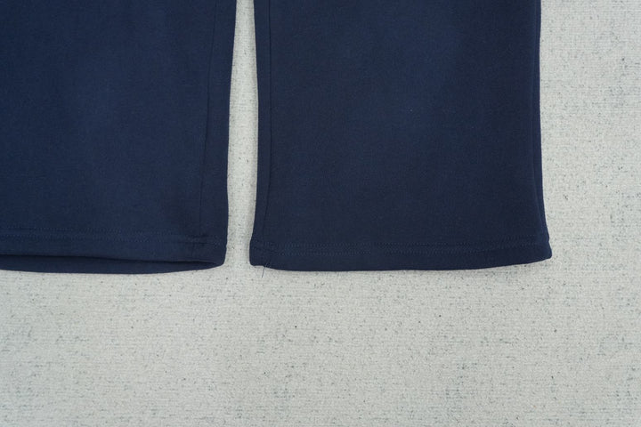 B - SWEATPANTS