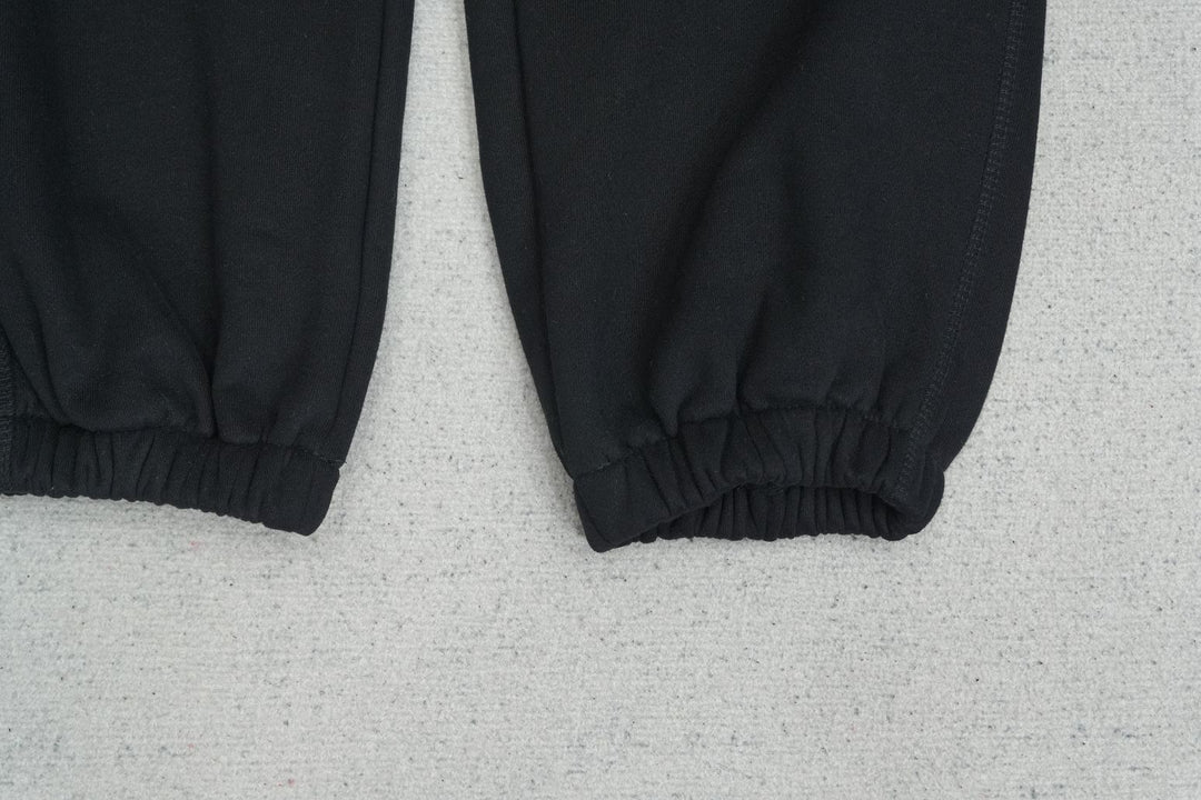 C - SWEATPANTS