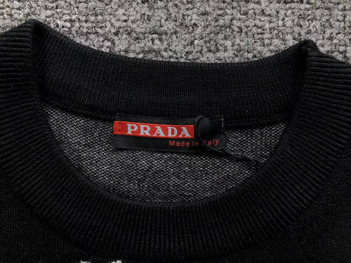 P - SWEATER