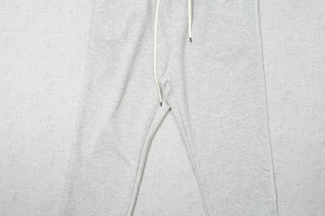 L - SWEATPANTS