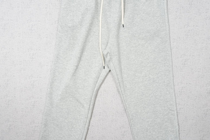 L - SWEATPANTS