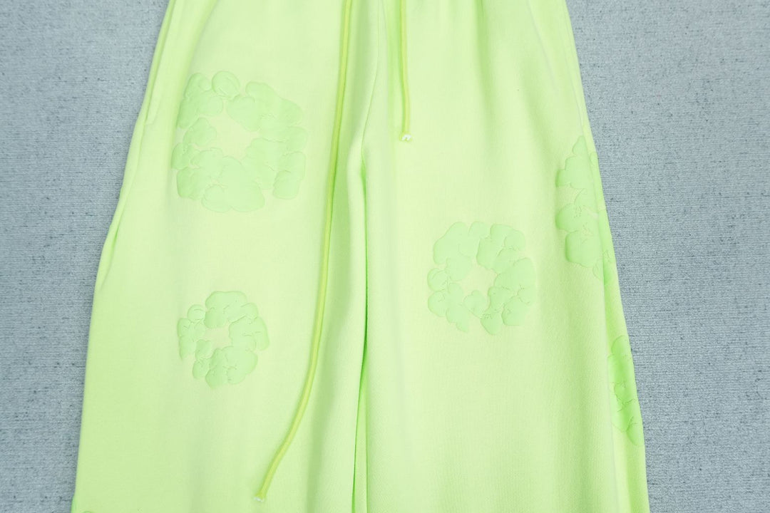 D - SWEATPANTS