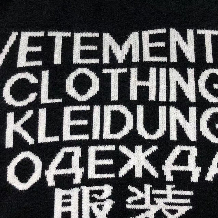 V - SWEATER