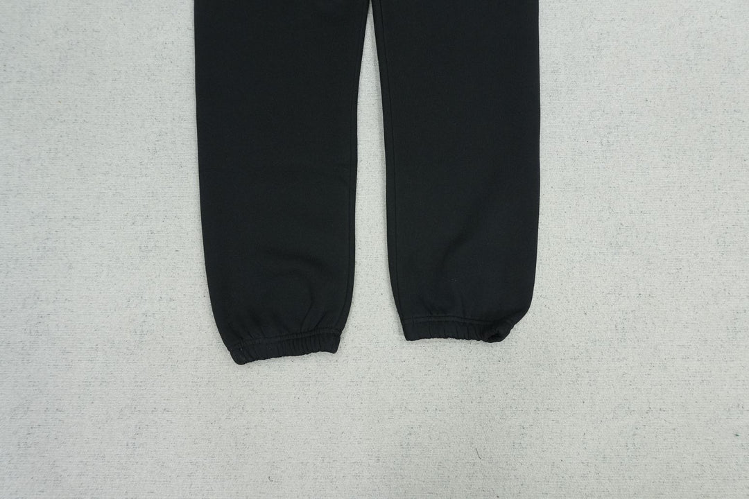 F - SWEATPANTS