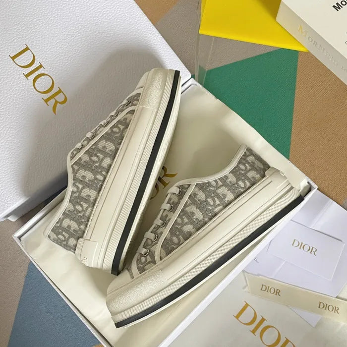 D - SNEAKERS