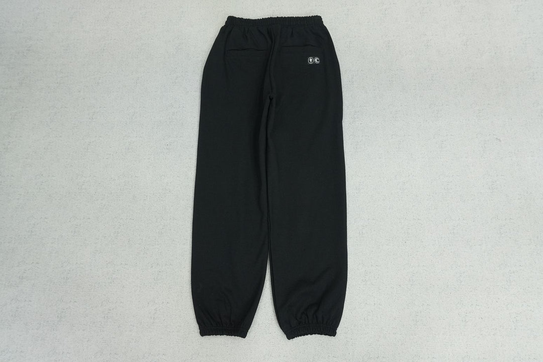 T - SWEATPANTS