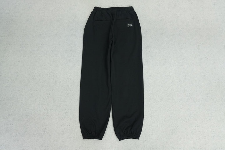 T - SWEATPANTS