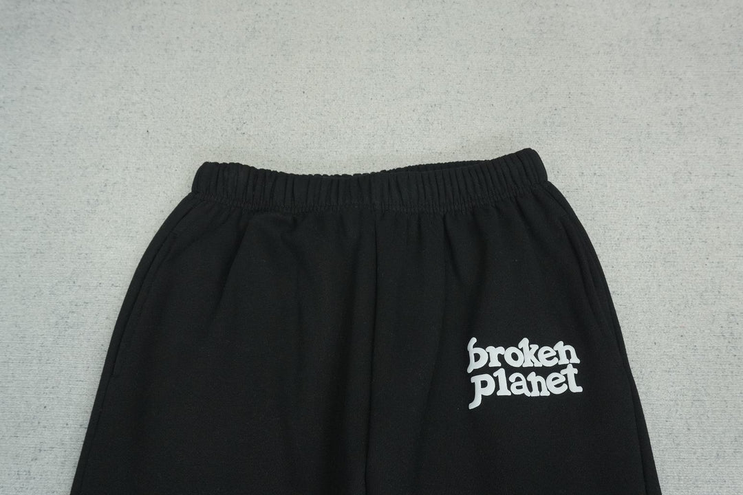 B - SWEATPANTS
