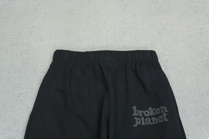 B - SWEATPANTS