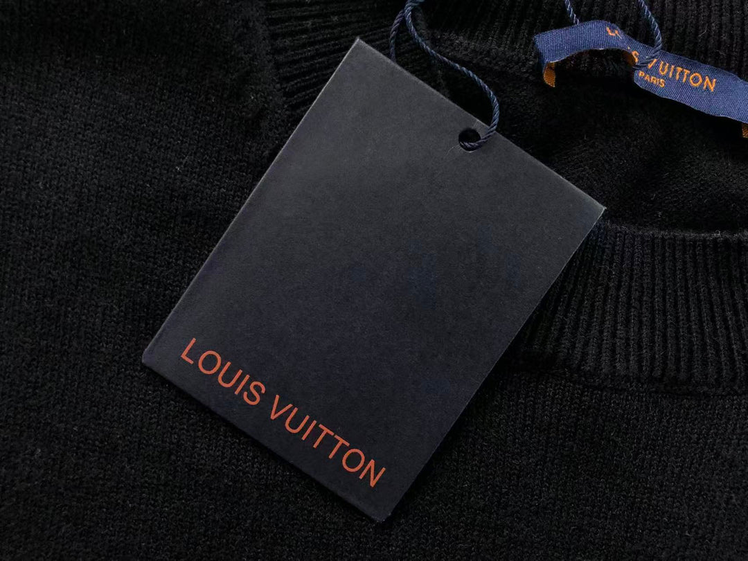 L - SWEATER