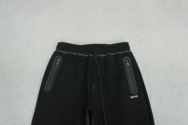S - SWEATPANTS