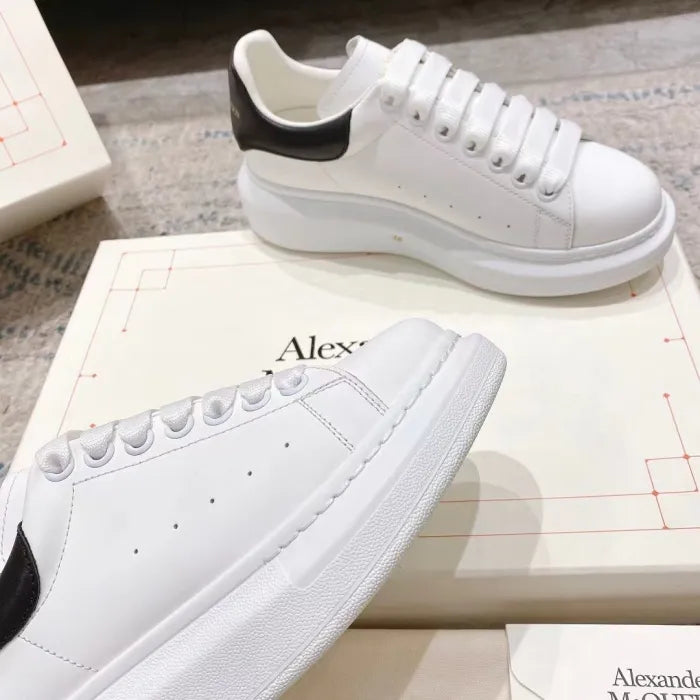 A - SNEAKERS