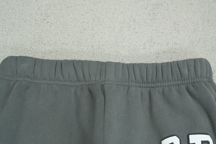 B - SWEATPANTS