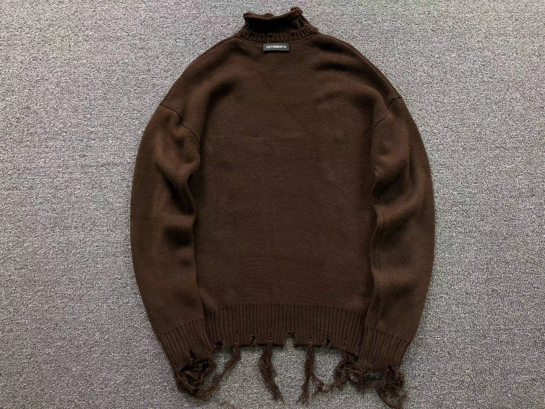 V - SWEATER