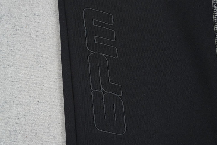 S - SWEATPANTS