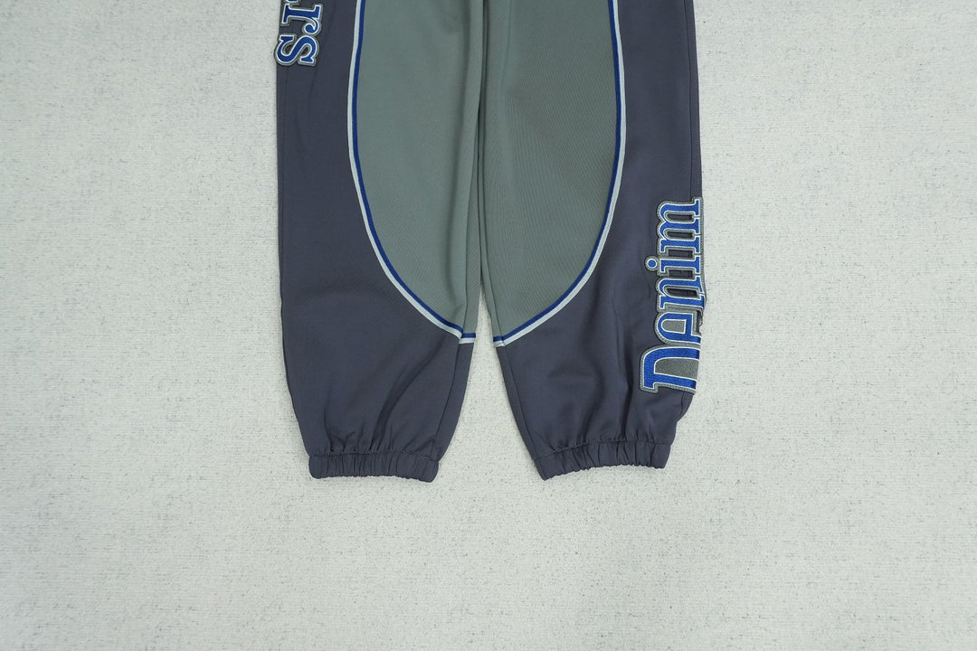 D - SWEATPANTS