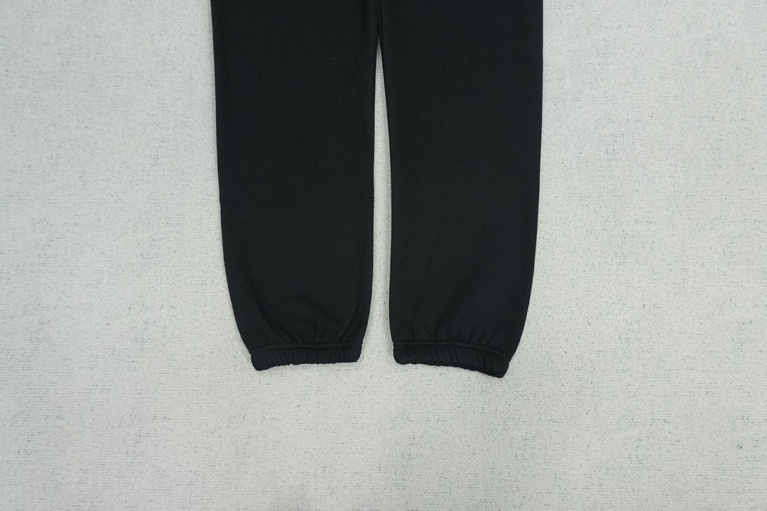 F - SWEATPANTS
