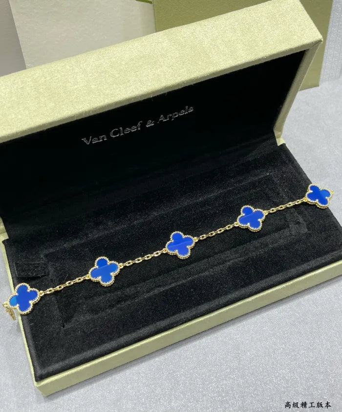 V - ARMBAND