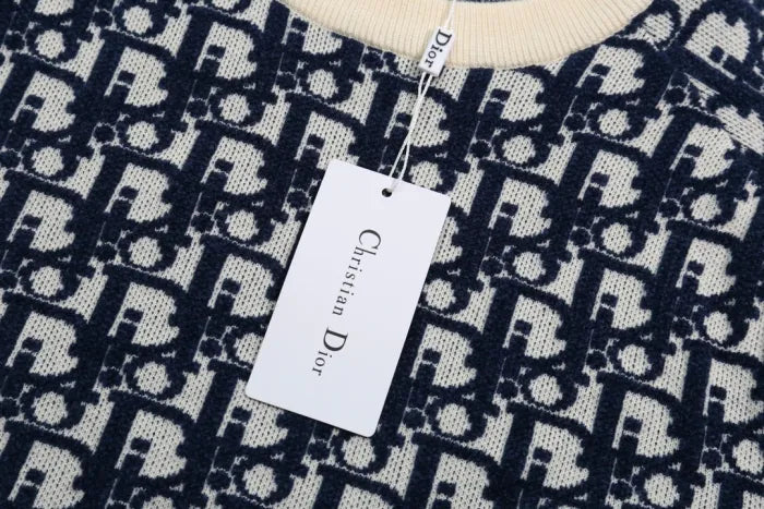 D - SWEATER