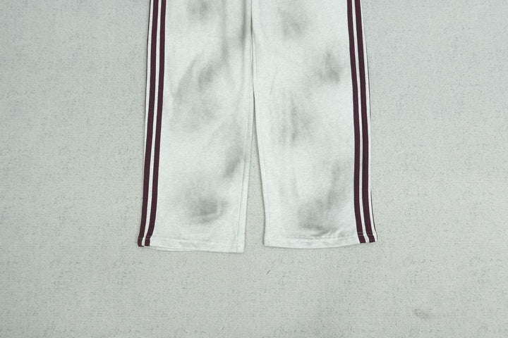 V - SWEATPANTS