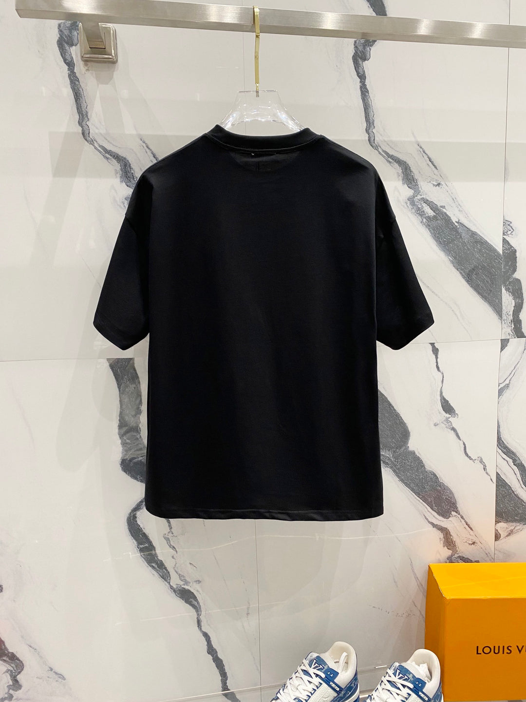 V - TSHIRT