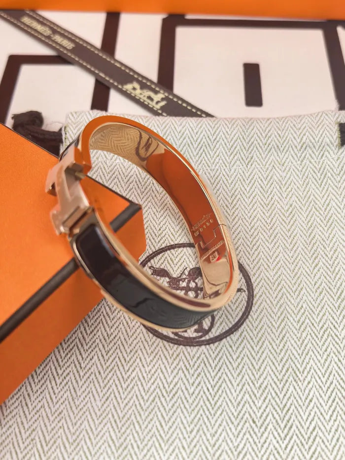 H - ARMBAND