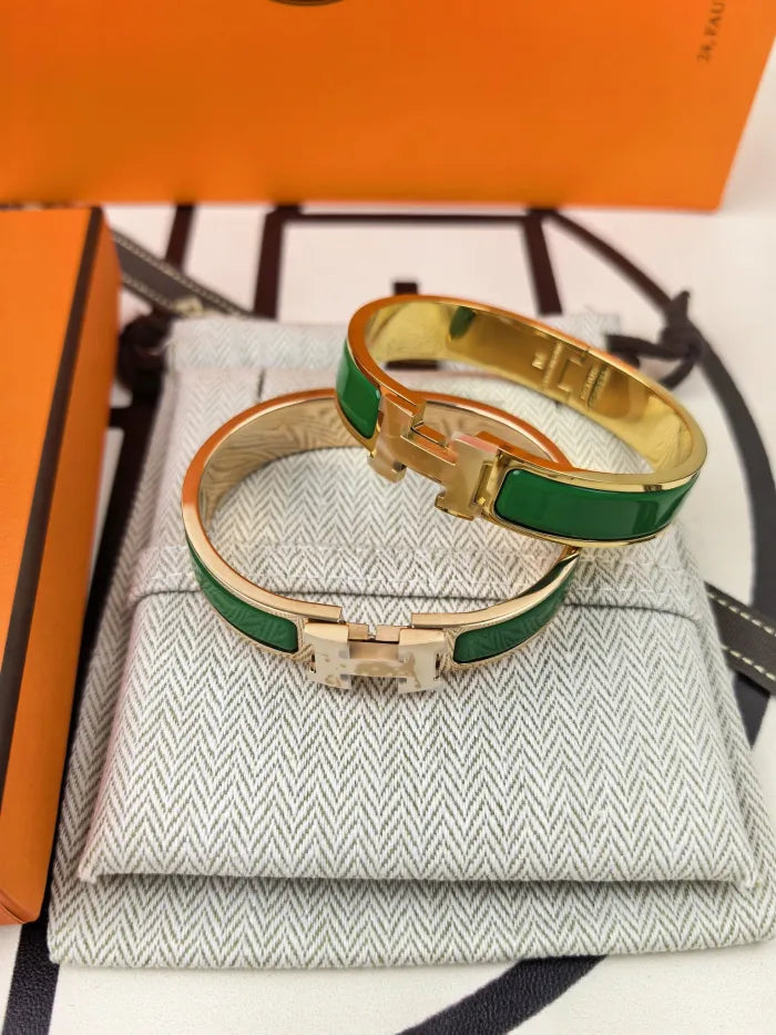 H - ARMBAND