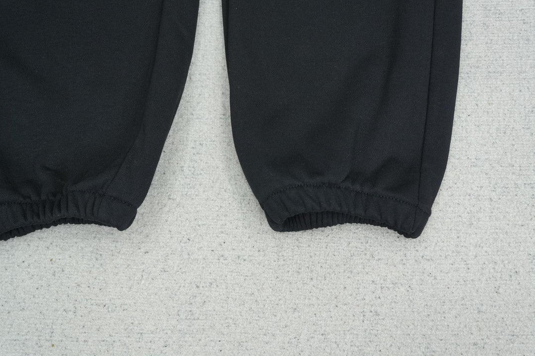 C - SWEATPANTS