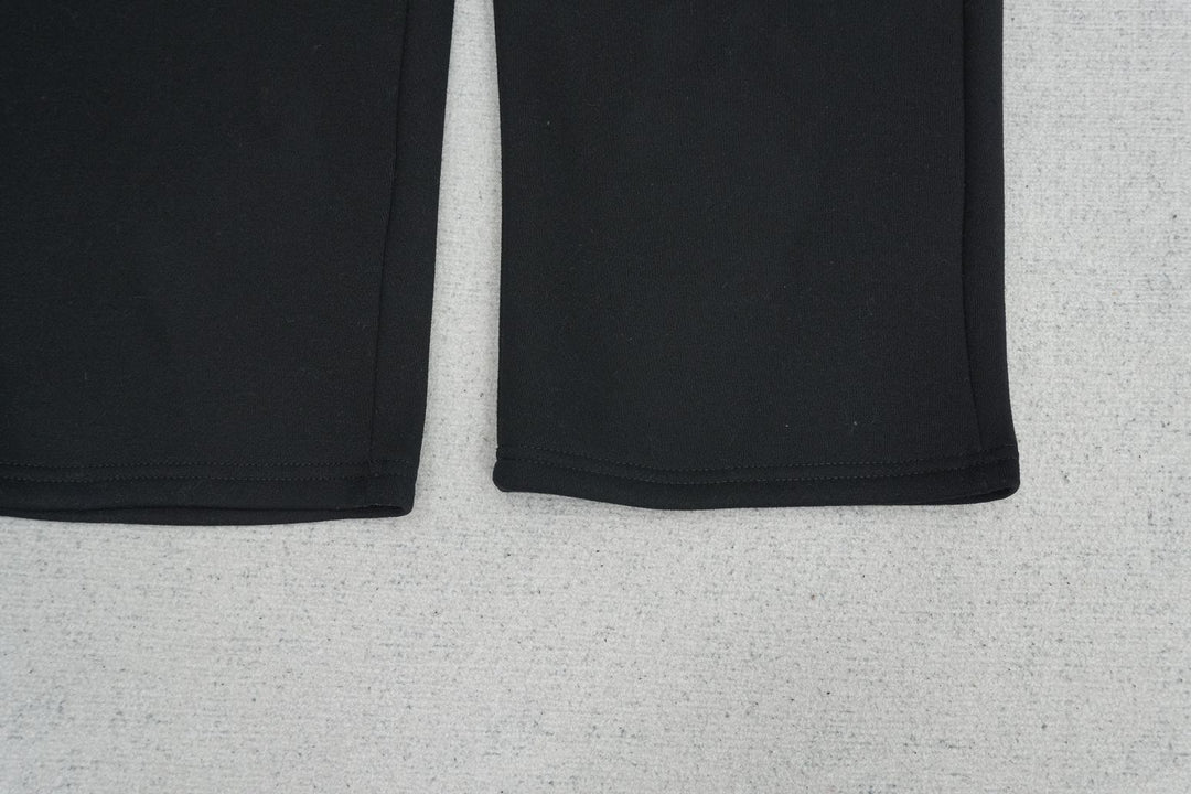B - SWEATPANTS