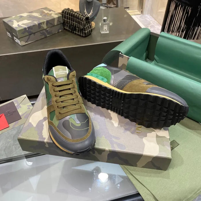 V - SNEAKERS