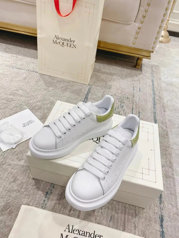 A - SNEAKERS