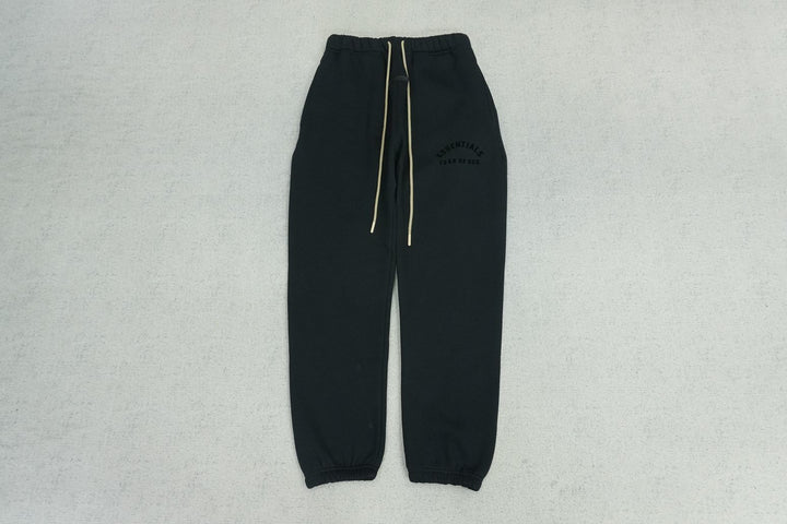 F - SWEATPANTS